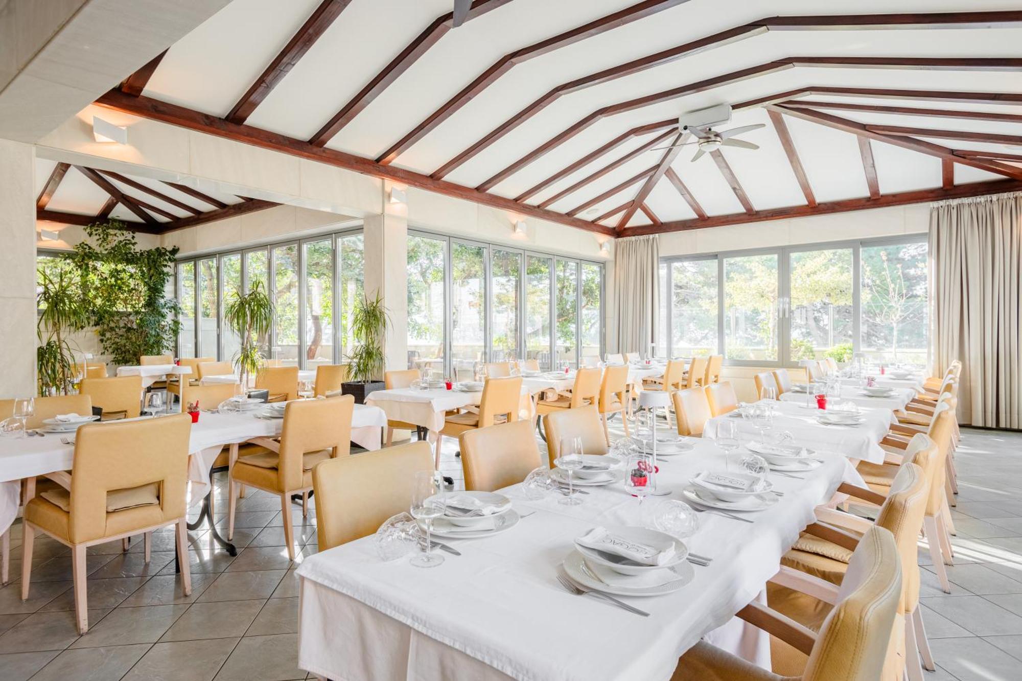 Rogac & Restaurant Omis